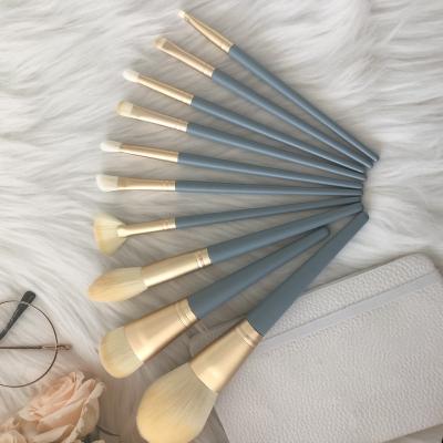 China Kit Wholesale Wood Handle Private Luxury Fluffy Label Base Brush Set Cosmetic Makeup Brushes for sale