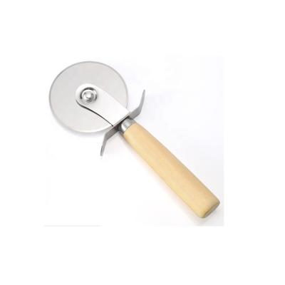 China Sustainable Pizza Round Rolling Cutter Tool With Wooden Handle for sale