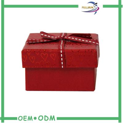 China Small Red Square Paper Gift Box Christmas Gift Boxes With Ribbon Decoration for sale