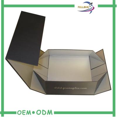 China Caja de regalo de papel plegable del colorante rígido, caja de empaquetado del vino brillante de la laminación en venta