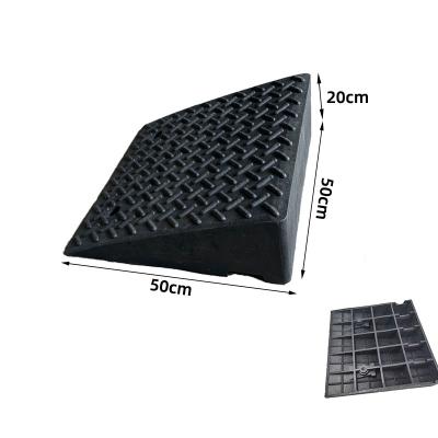 China Hot Sales 50*50*20CM Durable Wholesale Durable Roadside Ramp Car Vehicle Restriction Ramp for sale