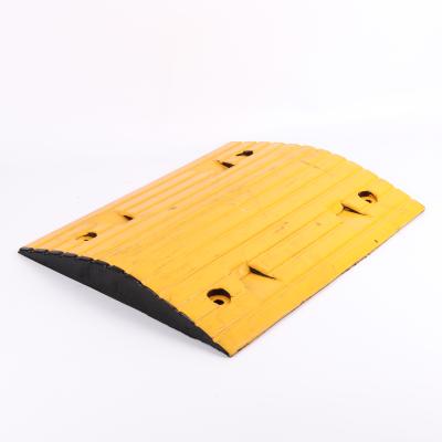 China Durable 500*380*50MM Single Assembly Road Safety Road Safety Rubber Speed ​​Bumps for sale