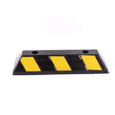 China Parking Black Speed ​​Limiter Caution 500*150*100MM Road Wheel Rubber Stopper For Car Parking for sale