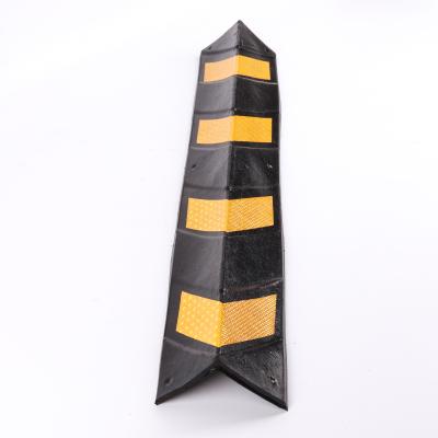 China 800*100*10MM Chinese Durable Black Yellow Reflective Rubber Corner Guard for sale