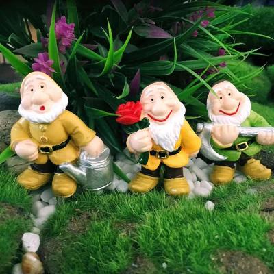 China Wholesale Cute Europe Polyresin Garden Yard Decor Gnomes Decorations for sale