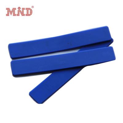 China Waterproof / Impermeable High Temperature Resistant UHF Washing RFID Tag Silicone Laundry Rfid Label for sale