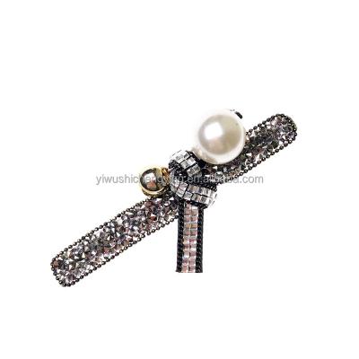 China Fashion crystal hair clips, pearl rhinestone hair accessories word. platypus clip hits bobby pins for sale