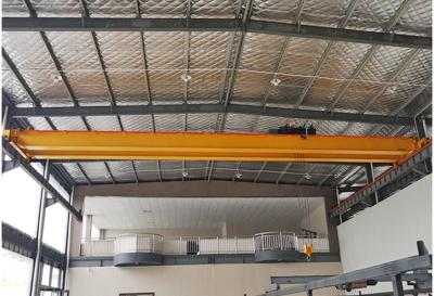 中国 High Quality Bridge Girder Crane 30 Ton Lifting Equipment With Remote Control 販売のため