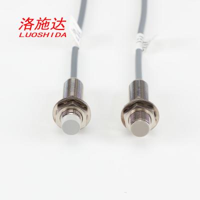 中国 Luoshida 12V Dcのケーブル タイプが付いている円柱誘導の近接センサースイッチ 販売のため