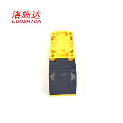 China Sensor de proximidade indutivo análogo do quadrado Q40 com interruptor do sensor da saída 4-20mA atual à venda