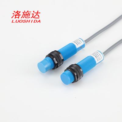 China Distância cilíndrica plástica da C.C. do interruptor capacitivo do sensor de proximidade M18 ajustável à venda