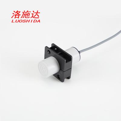 China Cuerpo plástico liso capacitivo de DC del sensor de proximidad de D34 PNP para la detección llana líquida en venta