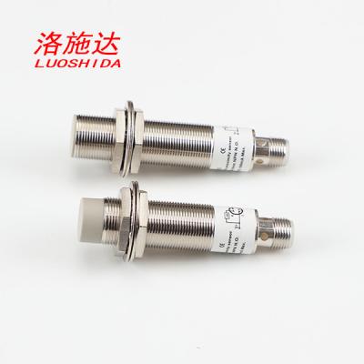 China Interruptor capacitivo do sensor da proximidade sem fio do tubo do metal da C.C. M18 com 4 o conector do Pin M12 à venda