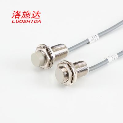 China Cuerpo más corto inductivo cilíndrico del alambre M18 de DC 3 de sensor de proximidad del metal para la detección del metal en venta