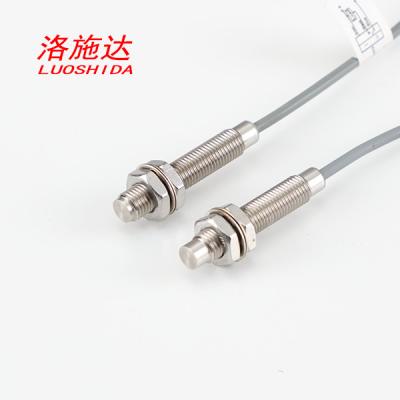 China Interruptor inductivo cilíndrico de acero inoxidable del sensor de proximidad de la cara del metal de la prenda impermeable del alambre M8 de DC 3 en venta