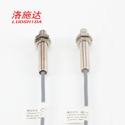 China Sensor de proximidad inductivo cilíndrico del tubo del metal del sensor de proximidad del alambre de DC 10-30V M8 2 con el tipo de cable en venta