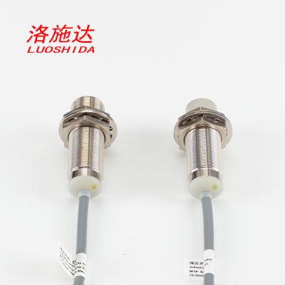 China Sensor de proximidad inductivo de 2 alambres M18 DC 10-60V para la detección de la distancia en venta