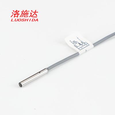 China sensor de proximidad inductivo del cuerpo liso de 4m m pequeño con el alambre de DC 3 del sensor del cable en venta