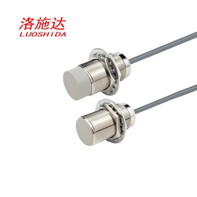 China No tubo inductivo cilíndrico del metal del sensor de proximidad del alambre de la distancia 2 del rubor 25m m 20-250VAC M30 en venta