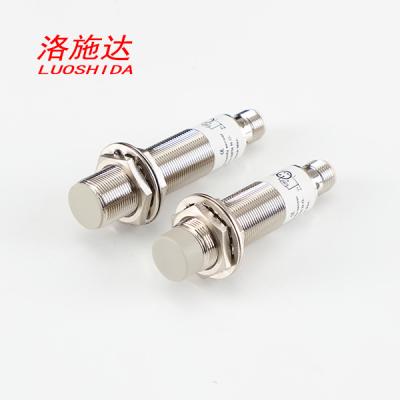 China Sensor de proximidad inductivo de larga distancia cilíndrico de DC M18 para la detección del metal en venta