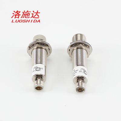 China Sensor de proximidad inductivo análogo de 18-30VDC M18 con salida del voltaje 0-10V con M12 4 Pin Plug Connection en venta