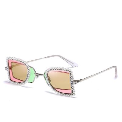 China Fashion Sunglasses Personality Trend Sunglasses Women Metal Women Sunglasses New Pearl Jewelry UV Protection for sale