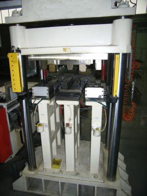 China 2.5kw radiator die tot Machine maakt 2 Posten Maximumeffectdruk 50 Ton Te koop