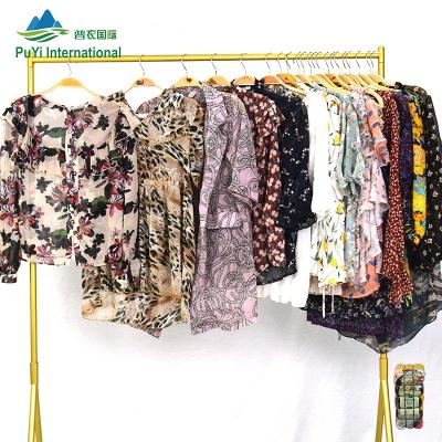 China 100% Summer Silk Ladies Print Second Hand Clothing High Quality Used Clothing Shirt Silk Bullets for sale