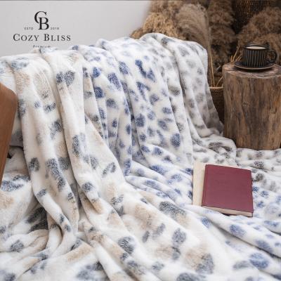 China Happiness Anti-static Cozy Polyester Warm Soft 100% Faux Fur Throw Blanket For Bed And Sofa for sale