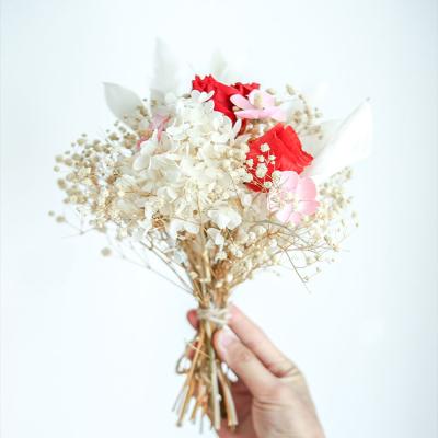 China 34-37 cm Wholesale Natural Dried Preserved Rose Hydrangea Flowers Pampas Gift Bouquet Mixed Arrangement Dried Babies Breath Flower Bouquets for sale