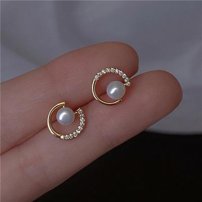 China New Arrival Trendy Fashion Round Pearl Round Simple C-shaped Stud Earrings For Women Fashion Crystal Jewelry for sale