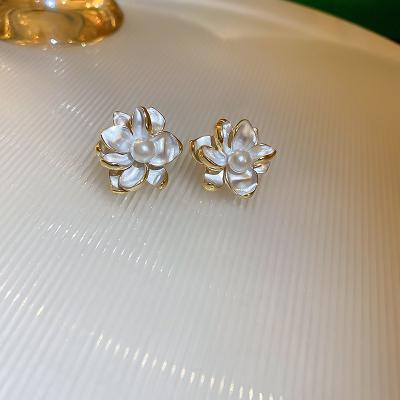 China New Arrival TRENDY Stud Earrings Fashion Pearl Women Fashionable Pearl Flower Small Sweet Earrings Cute Jewelry for sale