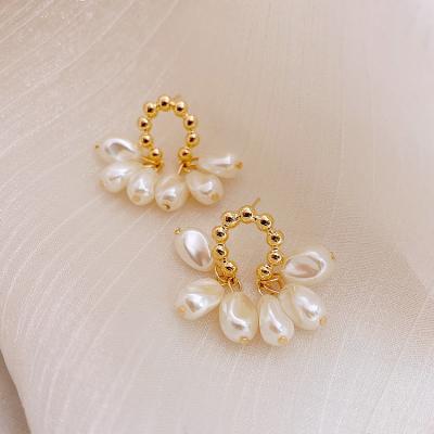 China New Korea Fashion Vintage Baroque Pearl Earrings Pendant Elegant Jewelry For Women for sale