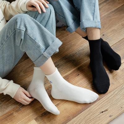 China High Quality Women And Men Cotton Antibacterial Unisex Couples Crew Sports Short Socks for sale