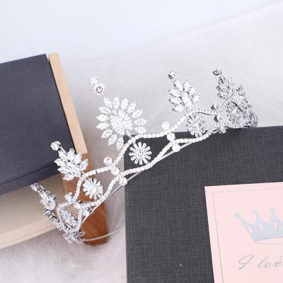 China Trendy Platinum Plated 24K Gold Plated Wedding Hair Accessories Bride Crown For Bridal Shower Zircon Pageant Crown Tiaras And Crowns for sale