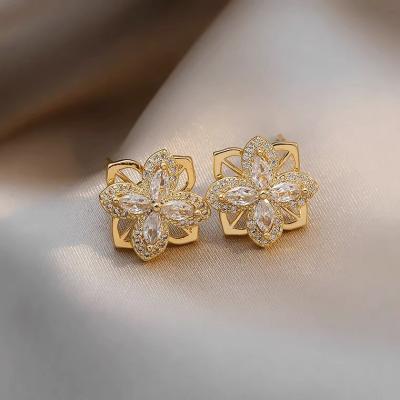 China Wholesale FASHIONABLE Designer Inspired Charm Earrings for Women Zircon Spinning Lucky Clover Earrings Studs Statement Earrings Jewelry for sale