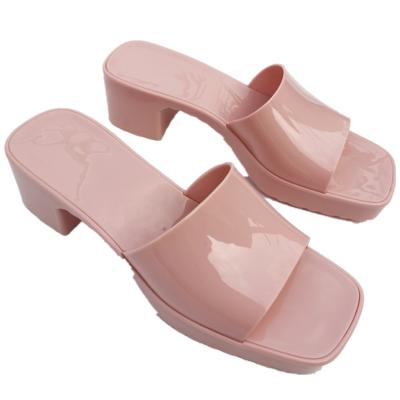 China HOT SALE Fashion Trend Jelly Shoes Square Heel Summer Ladies Sandals Shape Flip Slippers For Women for sale