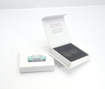 China Recycled Materials Custom White Magnetic Gift Box , Cardboard Box With Magnetic Lid for sale