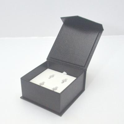 China Recycled Materials Custom Magnetic Gift Boxes And Gift Boxes With Magnetic Lid for sale