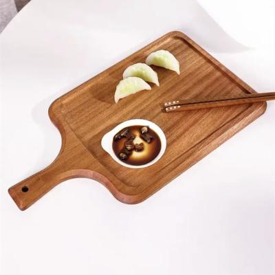 China Sustainable Kitchen Luxury Customizable Hotel Solid Pizza Serving Tray Plate Wood Cutting Board With Handle for sale