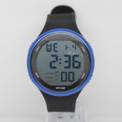 China Relojes militares de los más nuevos deportes superiores para los hombres, reloj de reloj electrónico de la alarma del cronómetro de Digitaces del cronógrafo en venta