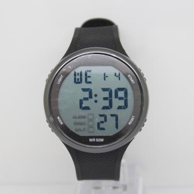 China Relojes militares de los más nuevos deportes superiores para los hombres, reloj de reloj electrónico de la alarma del cronómetro de Digitaces del cronógrafo en venta