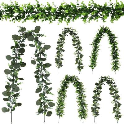 China Modern Wholesale Arch Backdrop Decor Flower Garland Artificial Eucalyptus Garland with Flower VInes for sale