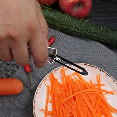 China New Design Sustainable Peeler Stainless Steel Blades Fruit Slicer Kitchen Cooking Potato Vegetable Instrument Peeler for sale