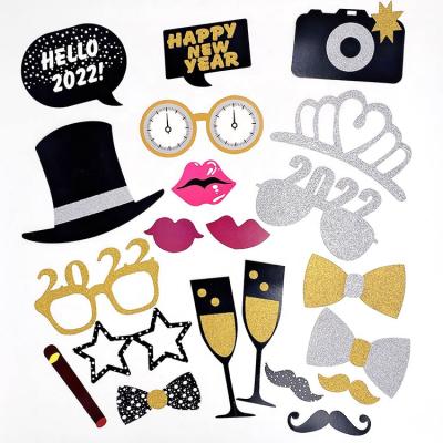 China 2022 White Card 21pcs Gold Glitter Happy New Year Party Photo Booth Props New Years Eve Party Event Props for sale