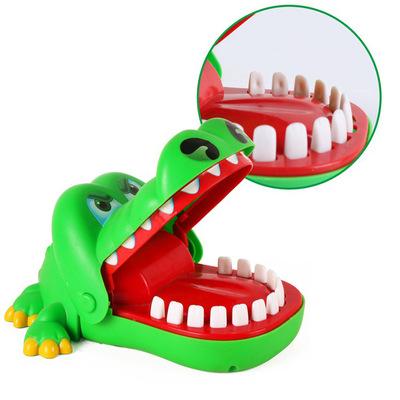 China 2021 Wholesale Toys Plastic Glue Bite Finger Crocodile Tricks Decompression Toys Children Funny Novelty Interactive Table Games for sale