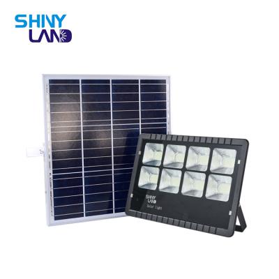 China Outdoor Waterproof Aluminum Housing 200W 300W 400W 600W 100W Garden High Lumen Led Solar Flood Light for sale