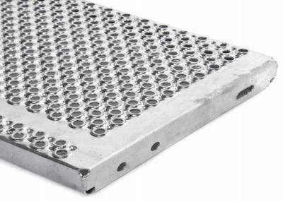 Cina Pedate d'acciaio galvanizzate perforate superficie di slittamento di spessore di 5mm - di 1,5 anti in vendita