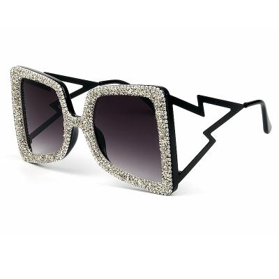 China Fashion Sunglasses 2020 Luxury Women Diamond Lightning Sunglasses Eye Glasses Oversized Fashion Triangle Wholesale for sale