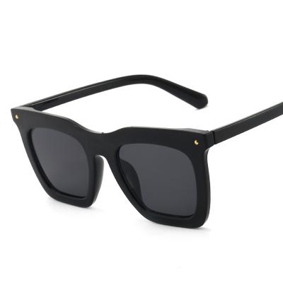 China Fashion Sunglasses 2021 Retro Vintage Square Plastic Women Black Frame PC Sunglasses for sale